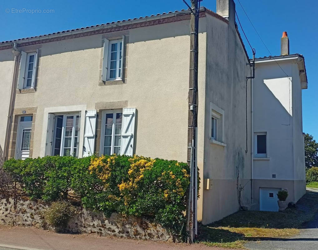 Maison à LES HERBIERS