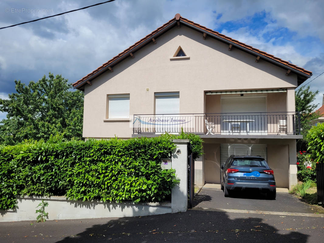 Maison à LES MARTRES-DE-VEYRE