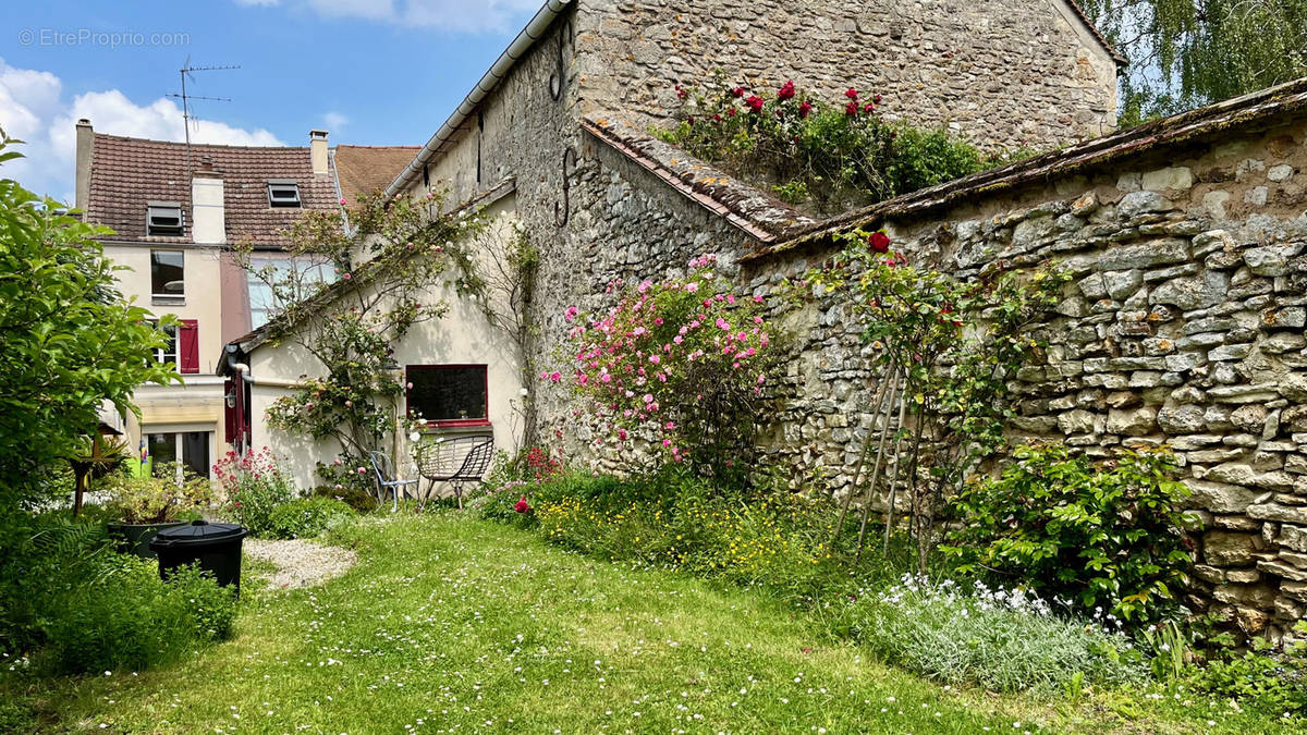 Maison à SAINT-NOM-LA-BRETECHE