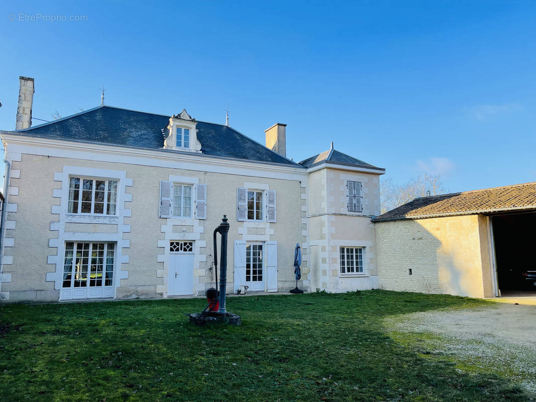 Maison à NEUVILLE-DE-POITOU