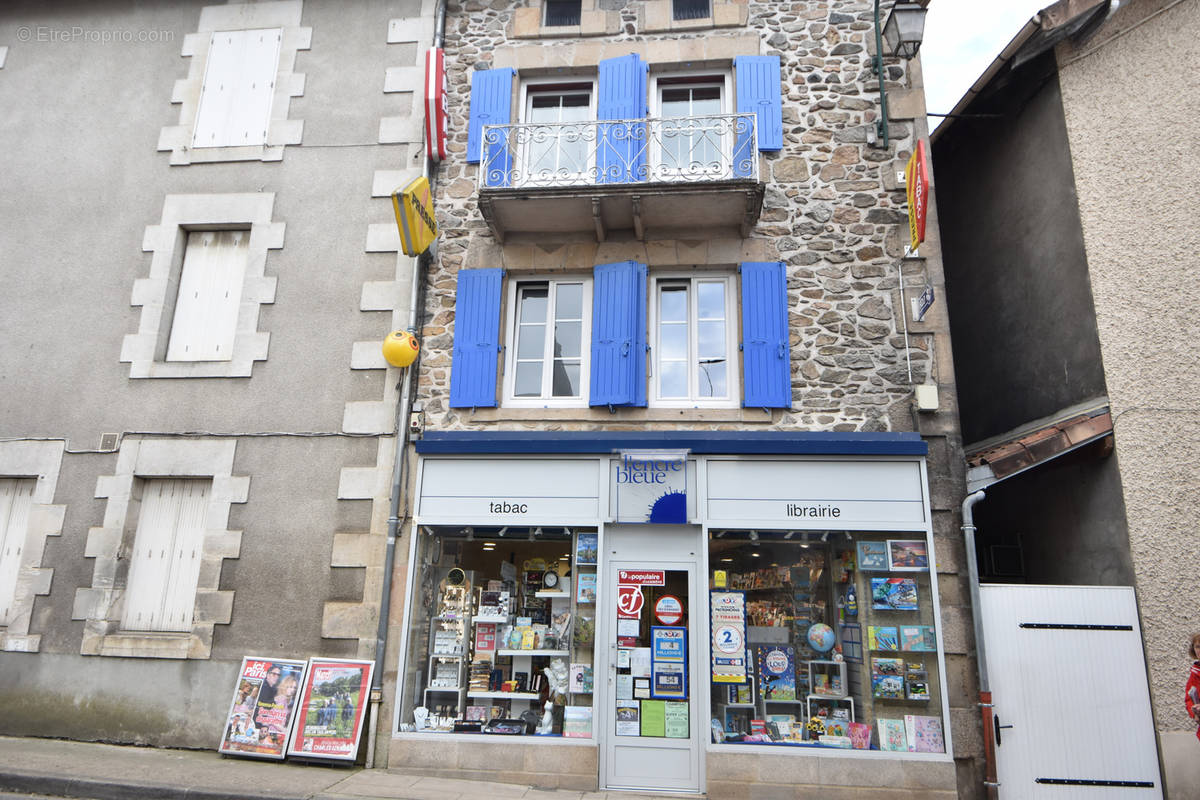 Commerce à SAINT-LAURENT-SUR-GORRE