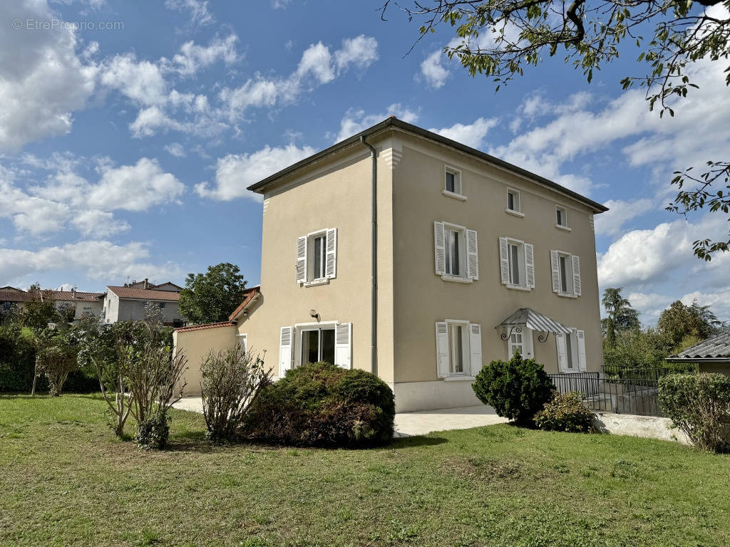 Maison à SAINT-GENIS-LES-OLLIERES