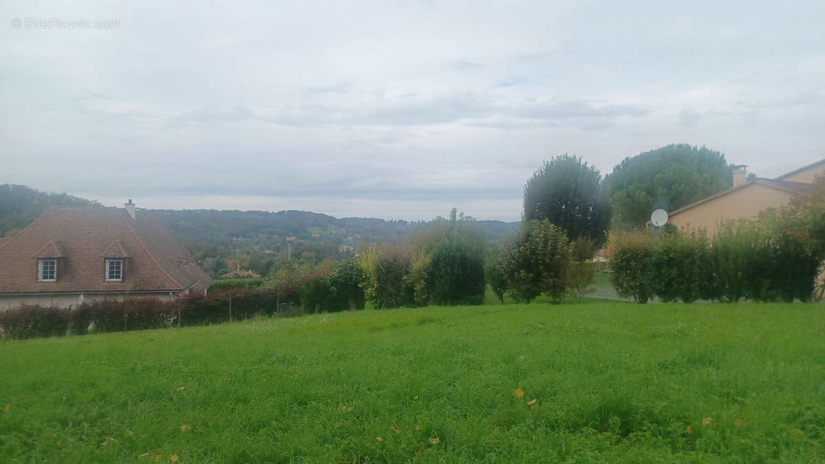 Terrain à SARLAT-LA-CANEDA