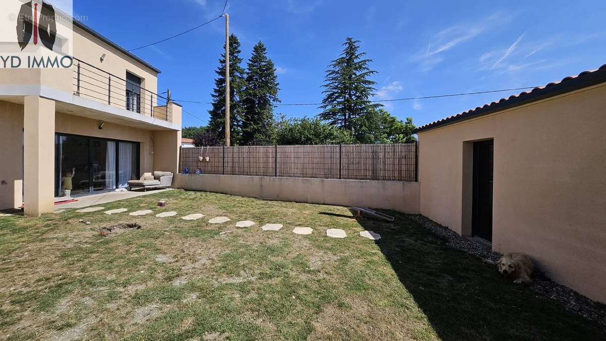 Maison à CABANAC-ET-VILLAGRAINS