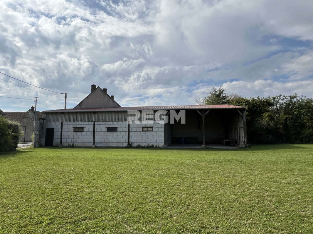 Terrain à LA CHAPELLE-LA-REINE