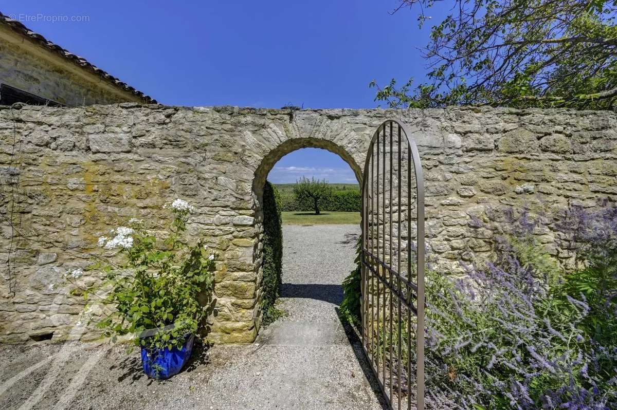 Maison à MENERBES