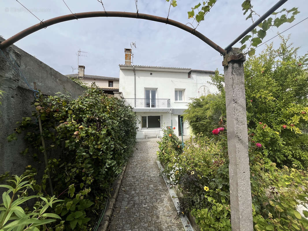 Maison à SAINTE-LIVRADE-SUR-LOT