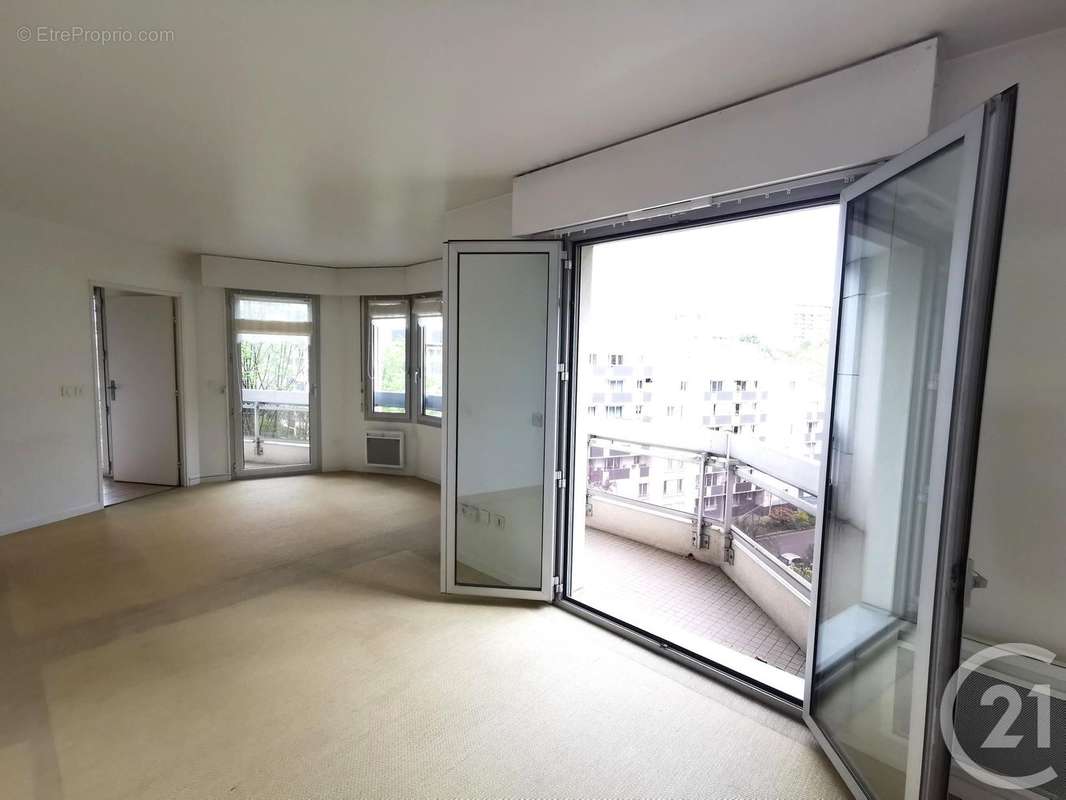 Appartement à COURBEVOIE