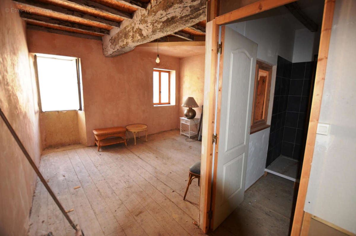 08 - Chambre-Bedroom 1-1 - Maison à VALENCE-SUR-BAISE