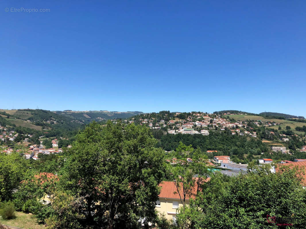 Appartement à SAINT-PRIEST-EN-JAREZ