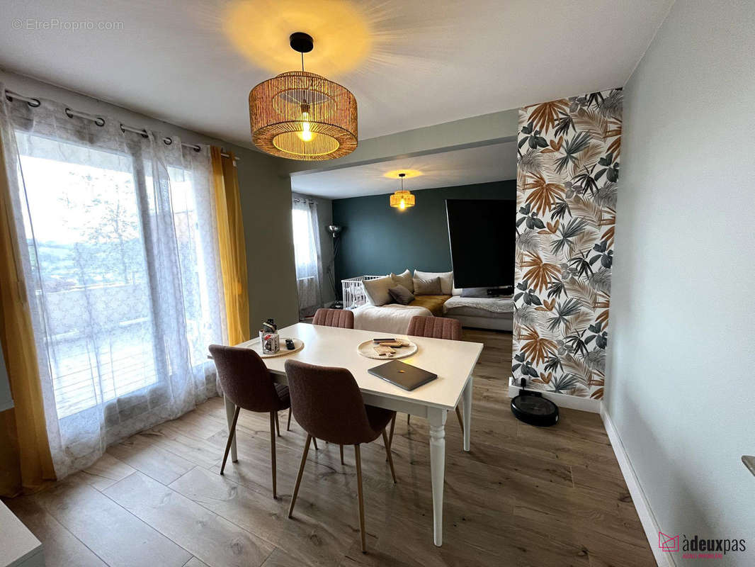 Appartement à SAINT-PRIEST-EN-JAREZ