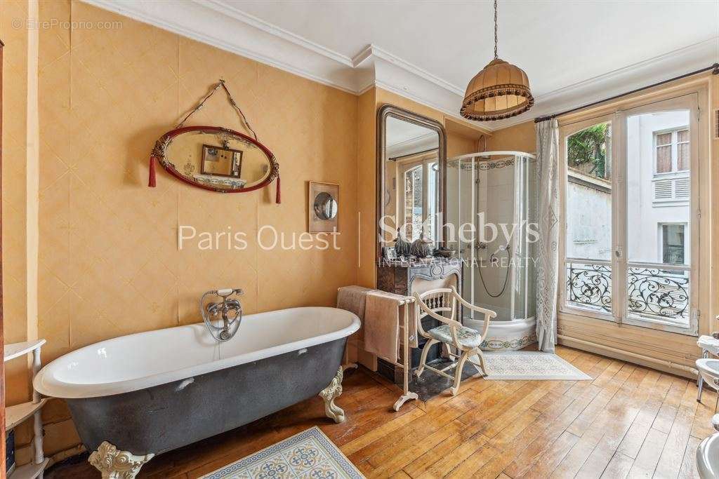 Maison à PARIS-17E