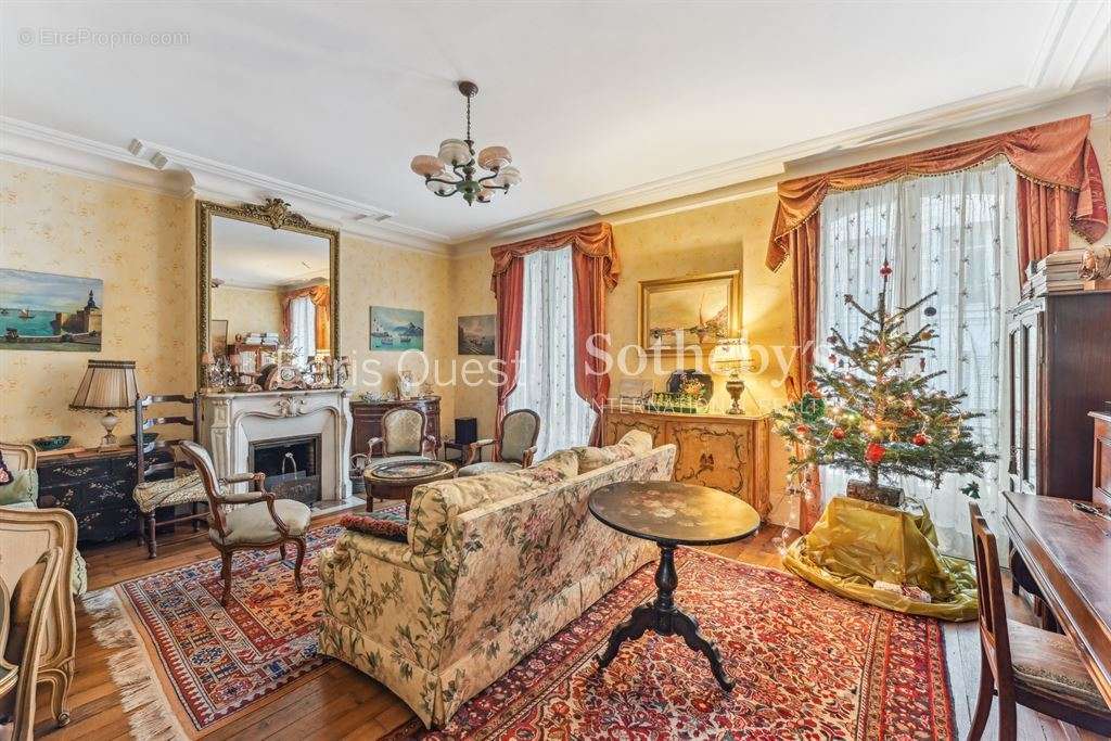 Maison à PARIS-17E