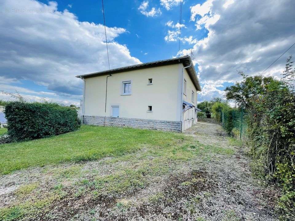 Prissé, Maison, Piscine, Grand Terrain - Maison à PRISSE