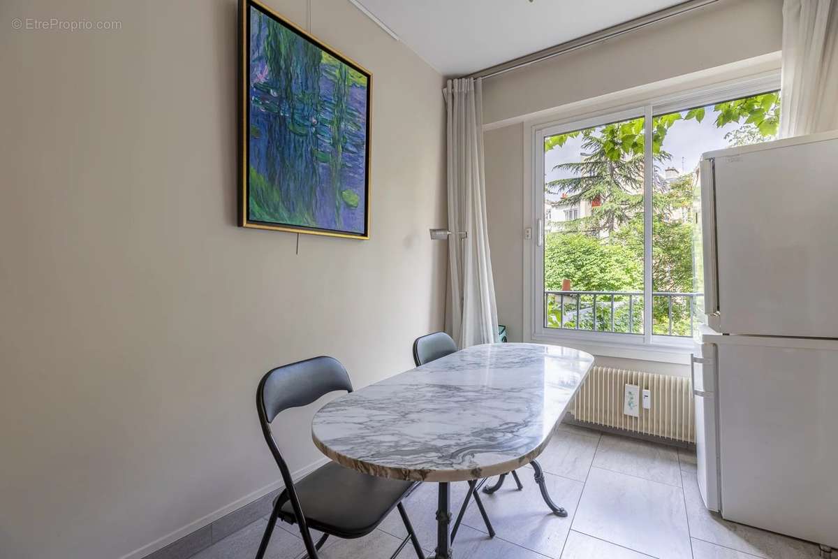 Appartement à PARIS-16E