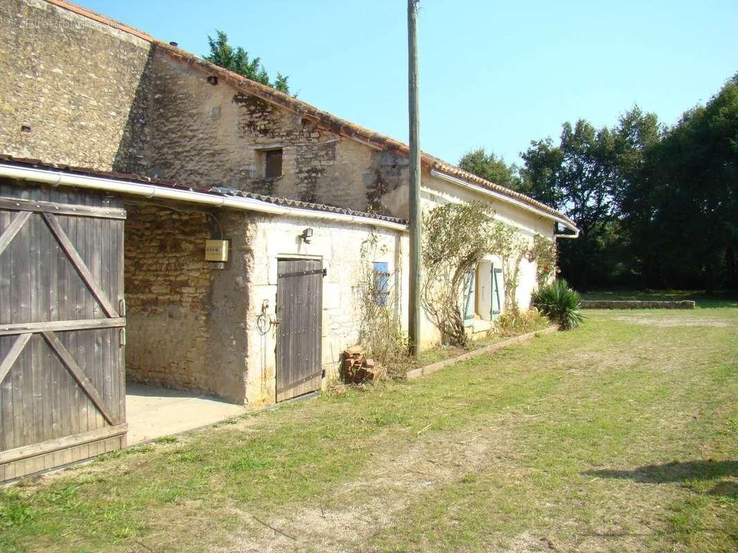 Maison à SOMMIERES-DU-CLAIN