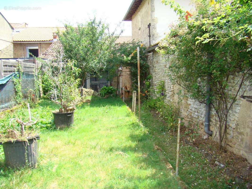 Maison à SAINT-MAURICE-LA-CLOUERE