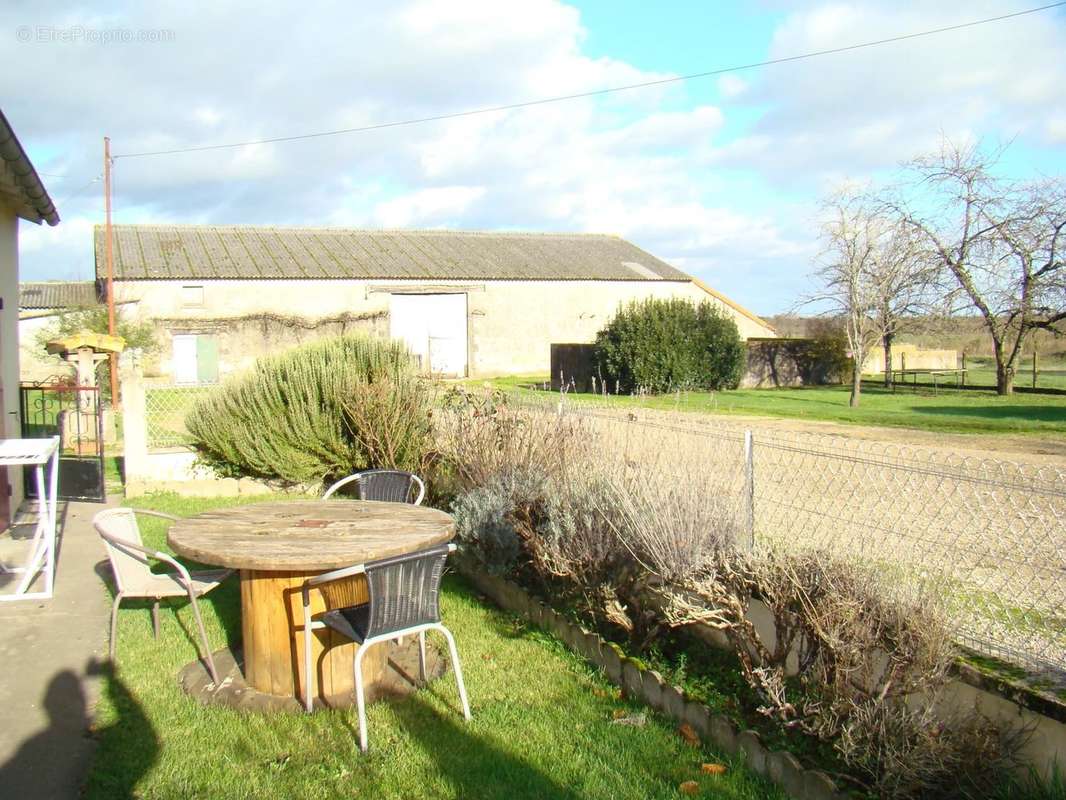 Maison à SAINT-MAURICE-LA-CLOUERE