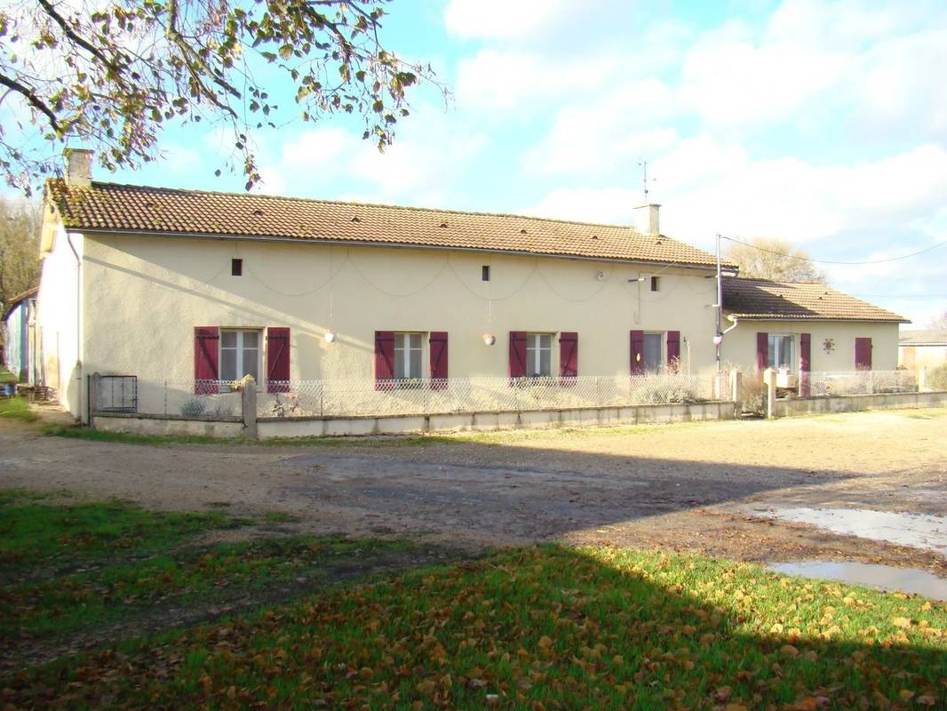 Maison à SAINT-MAURICE-LA-CLOUERE