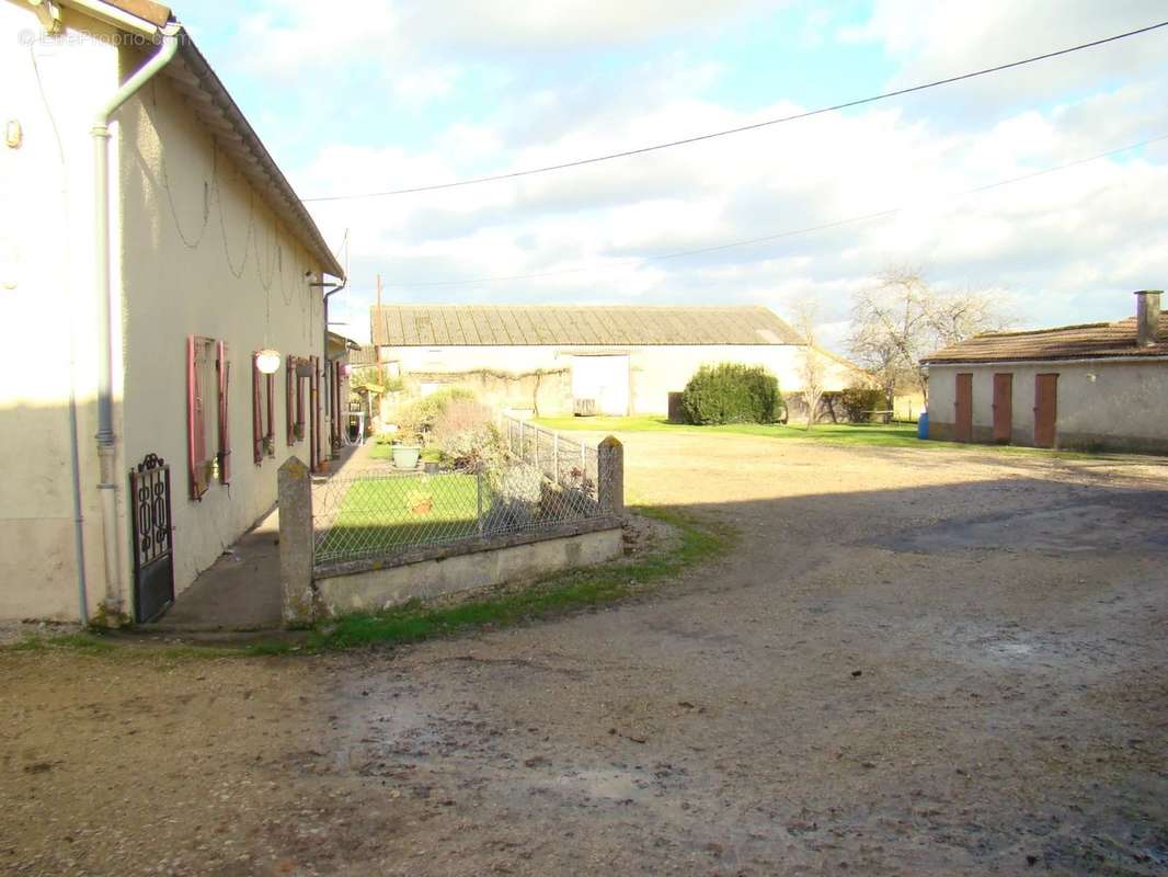 Maison à SAINT-MAURICE-LA-CLOUERE