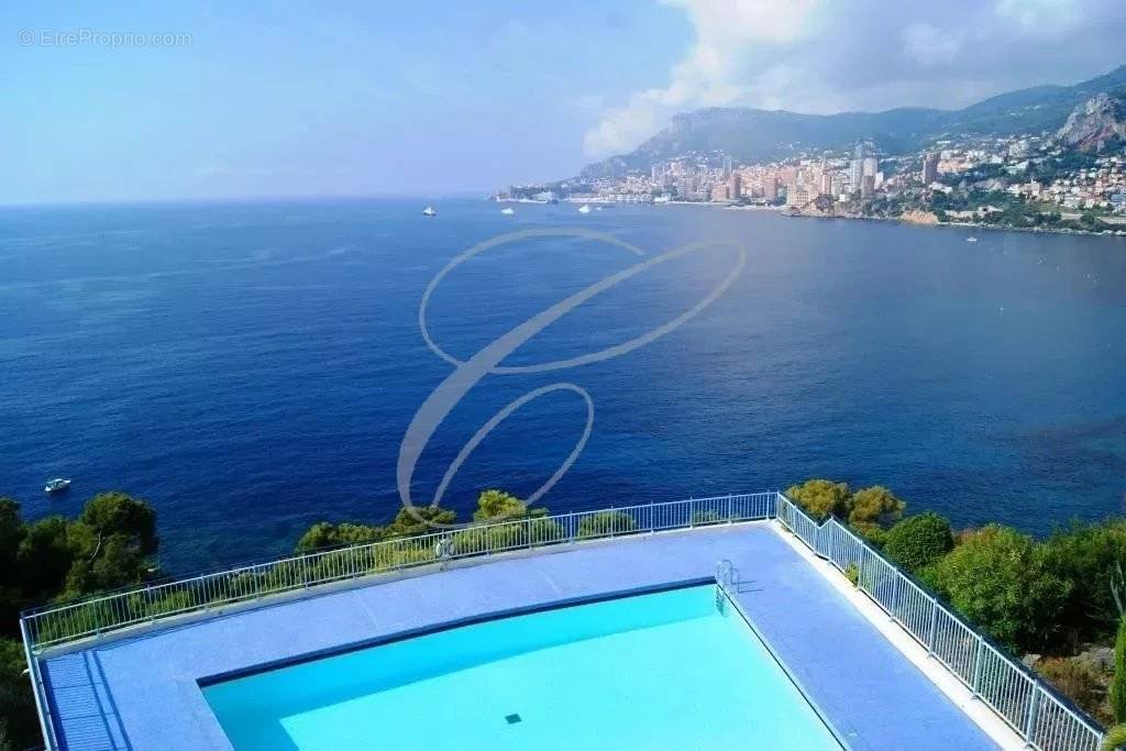 Appartement à ROQUEBRUNE-CAP-MARTIN