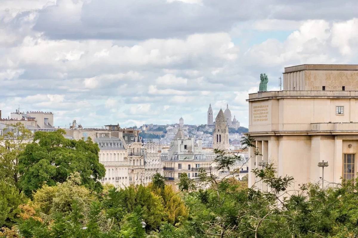 Appartement à PARIS-16E