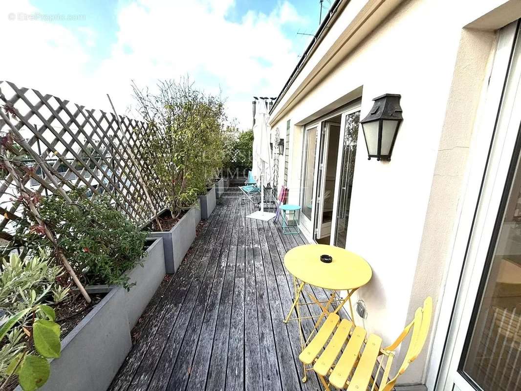 Appartement à PARIS-16E