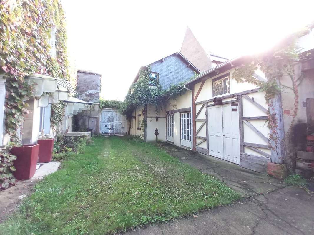 Maison à LA CHAPELLE-D&#039;ANGILLON