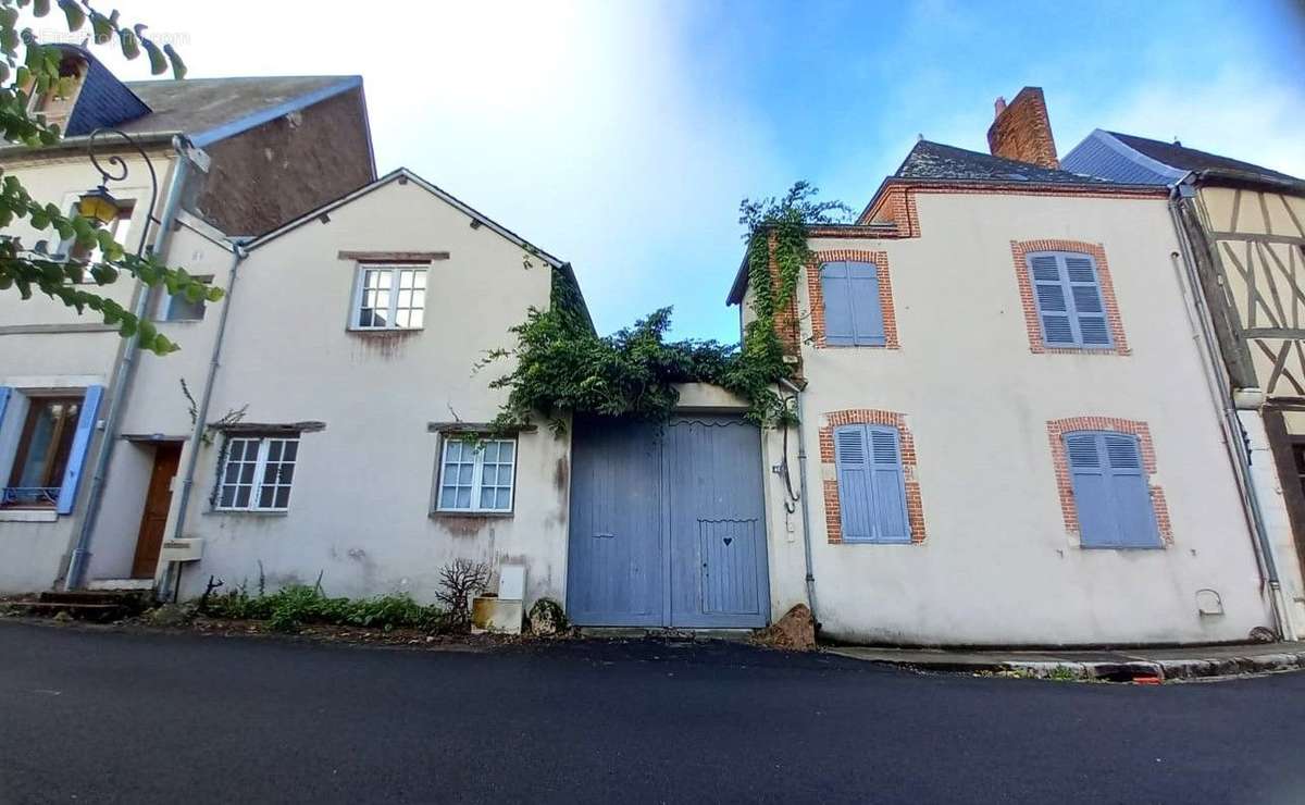 Maison à LA CHAPELLE-D&#039;ANGILLON