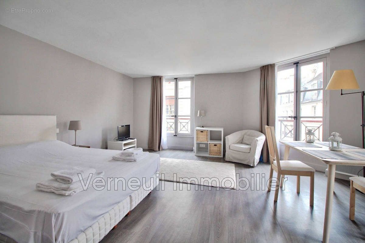 Appartement à PARIS-7E