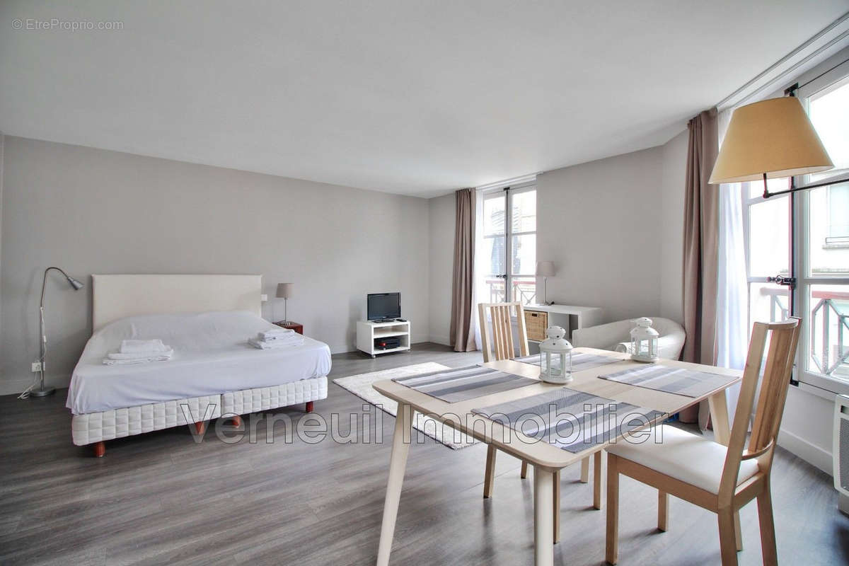 Appartement à PARIS-7E