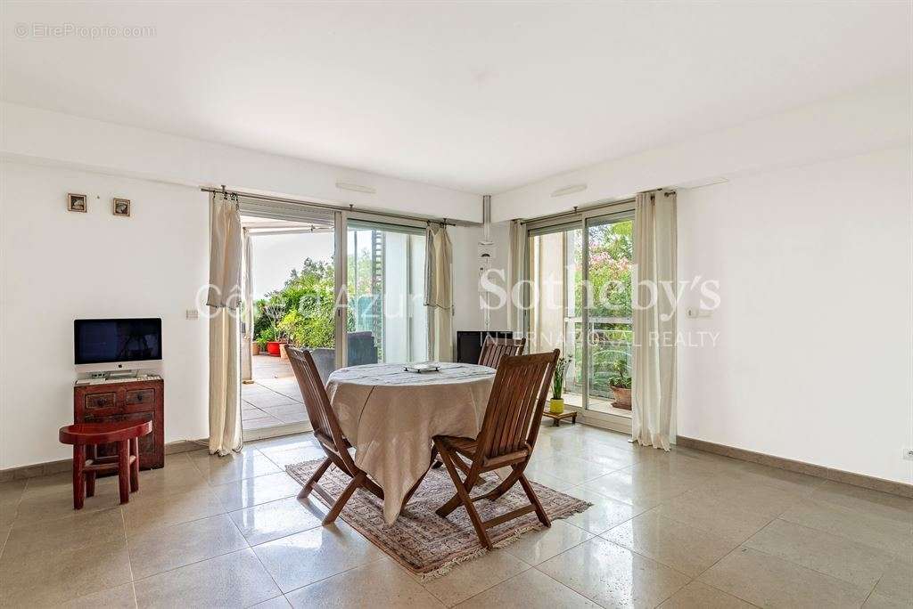 Appartement à ROQUEBRUNE-CAP-MARTIN