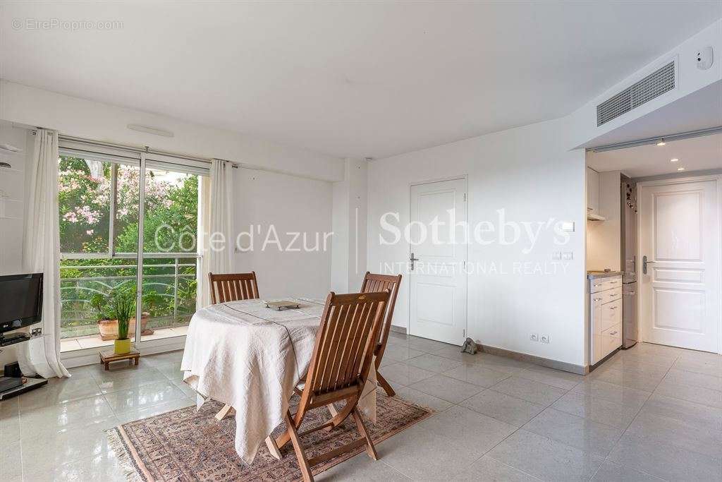 Appartement à ROQUEBRUNE-CAP-MARTIN