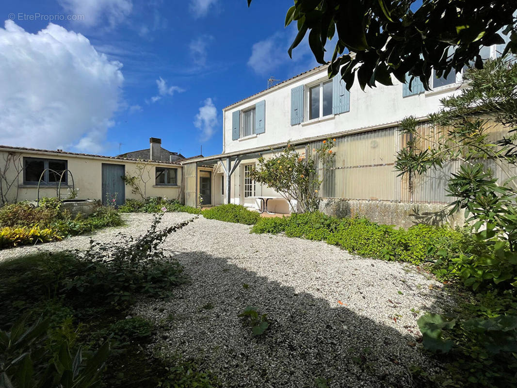 Maison à MARENNES