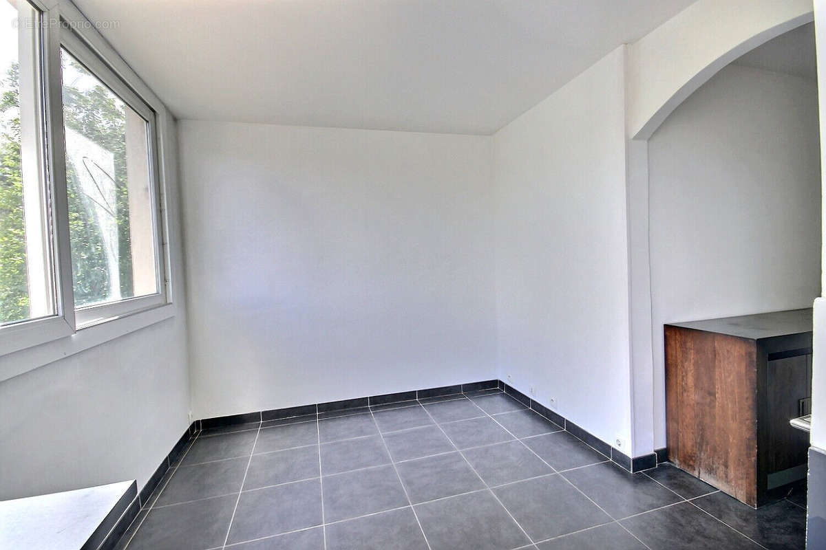 Appartement à FRESNES