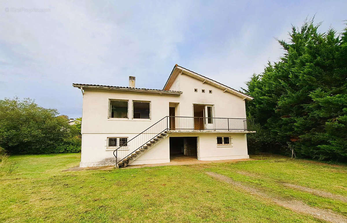 Maison à SAINT-PIERRE-DU-MONT