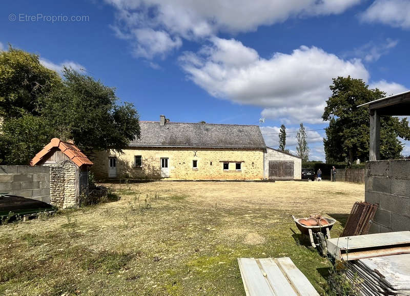 Maison à AMBILLOU-CHATEAU