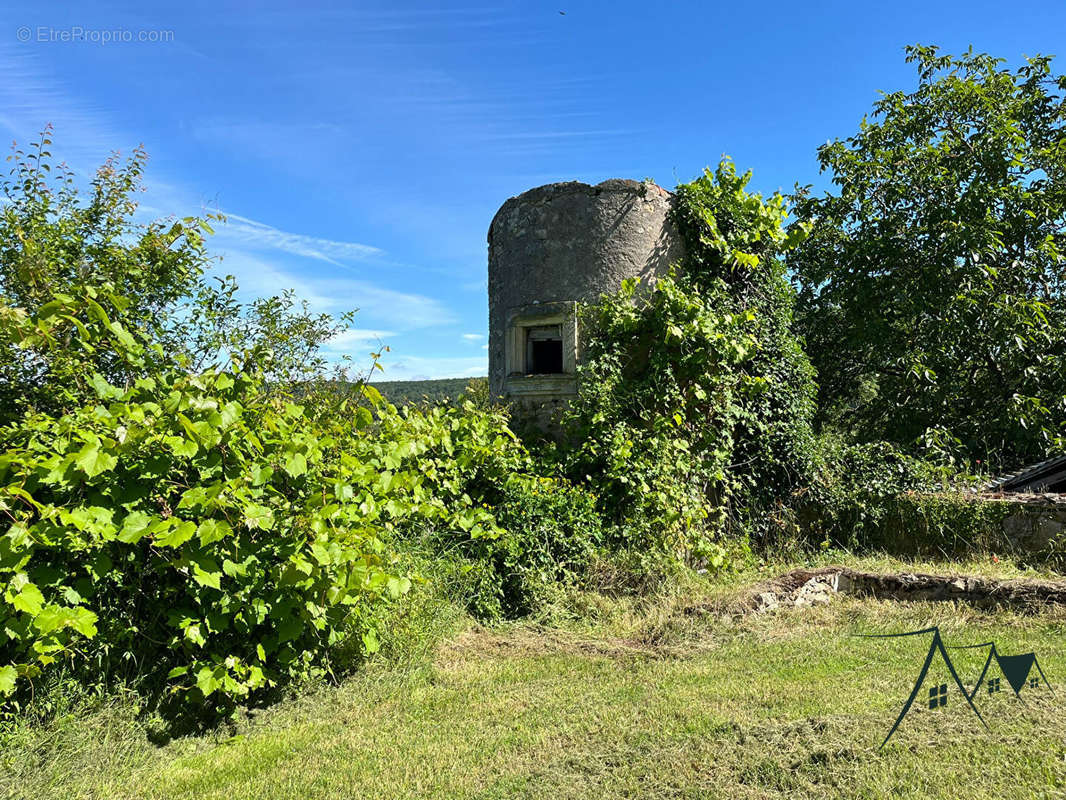 Maison à NOZIERES