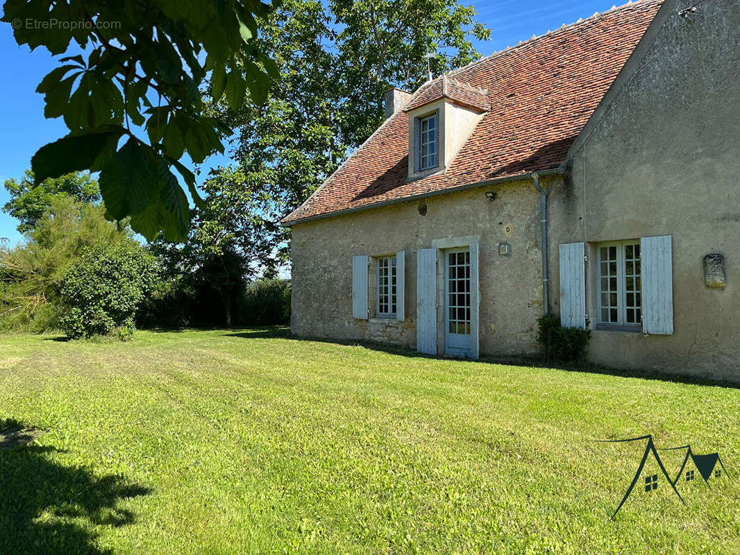 Maison à NOZIERES