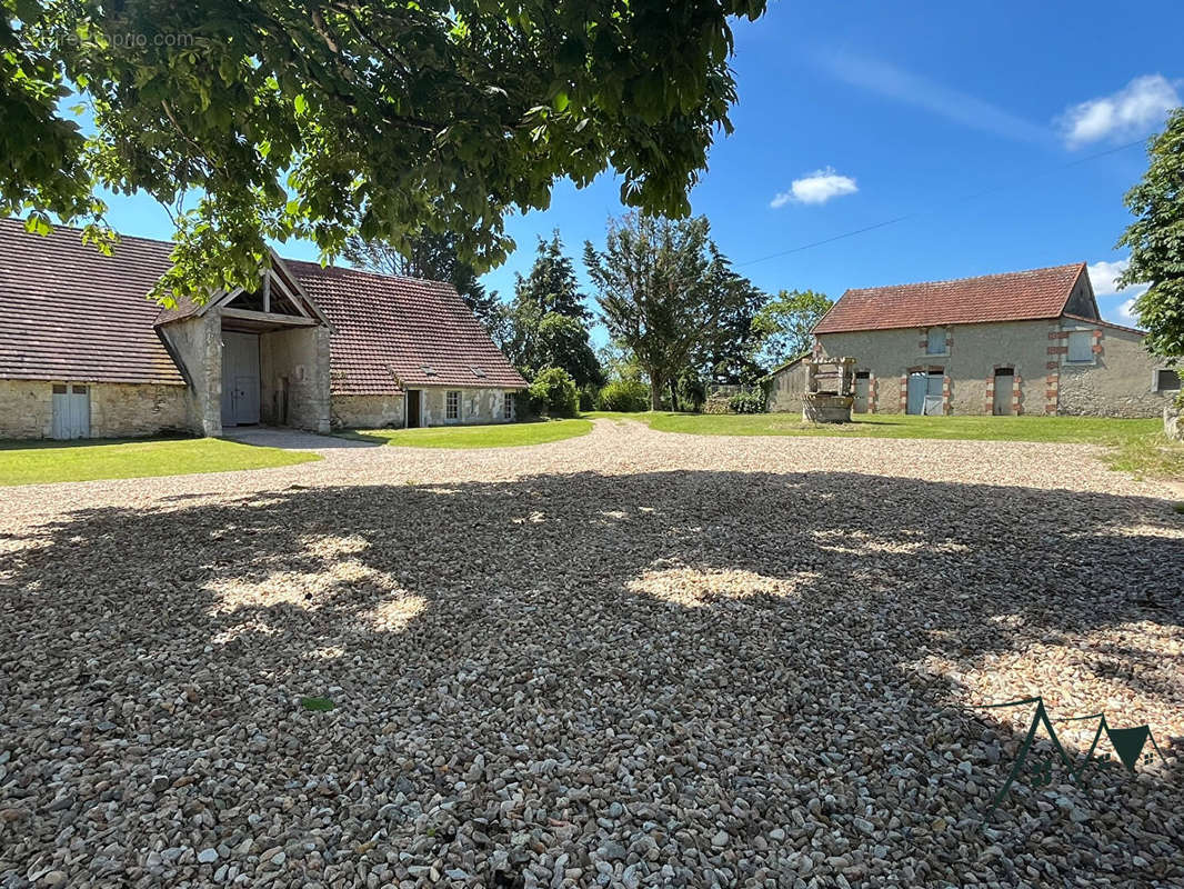 Maison à NOZIERES