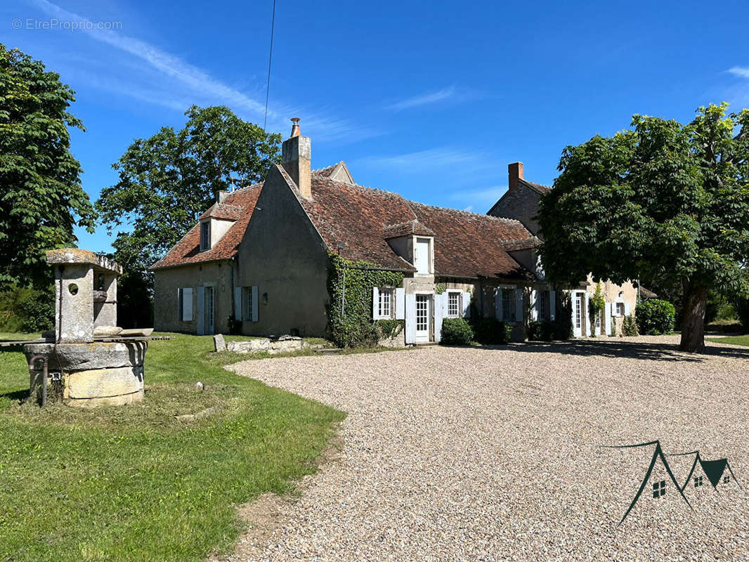 Maison à NOZIERES