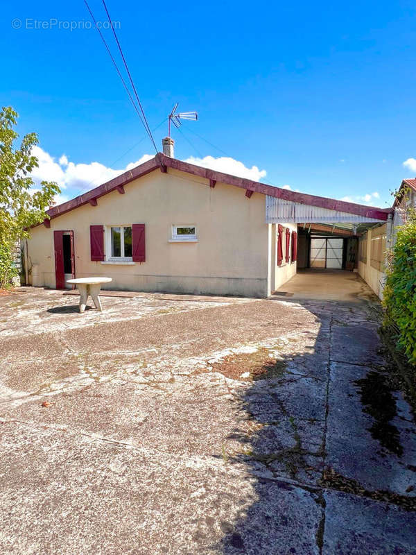 Maison à AMBARES-ET-LAGRAVE