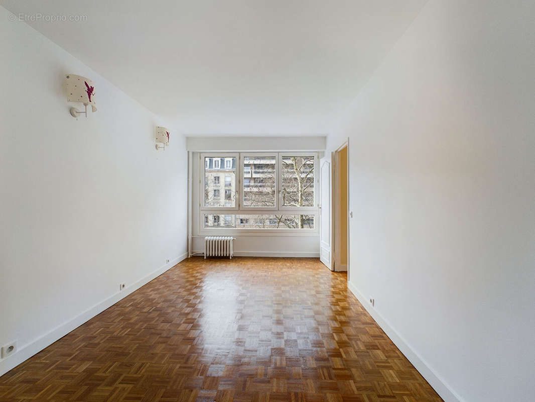 Appartement à PARIS-16E