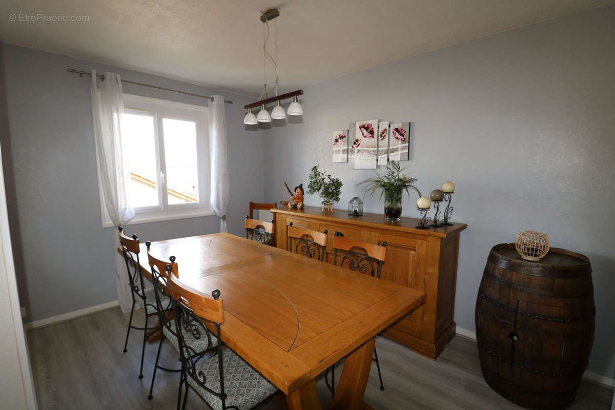 Appartement à CHAZELLES-SUR-LYON