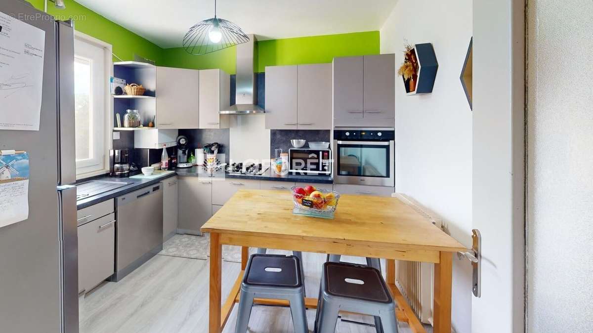 Appartement à CHAZELLES-SUR-LYON