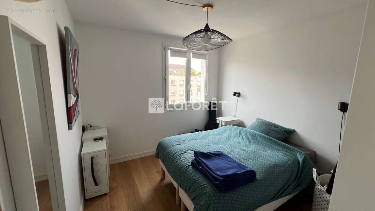 Appartement à COURBEVOIE