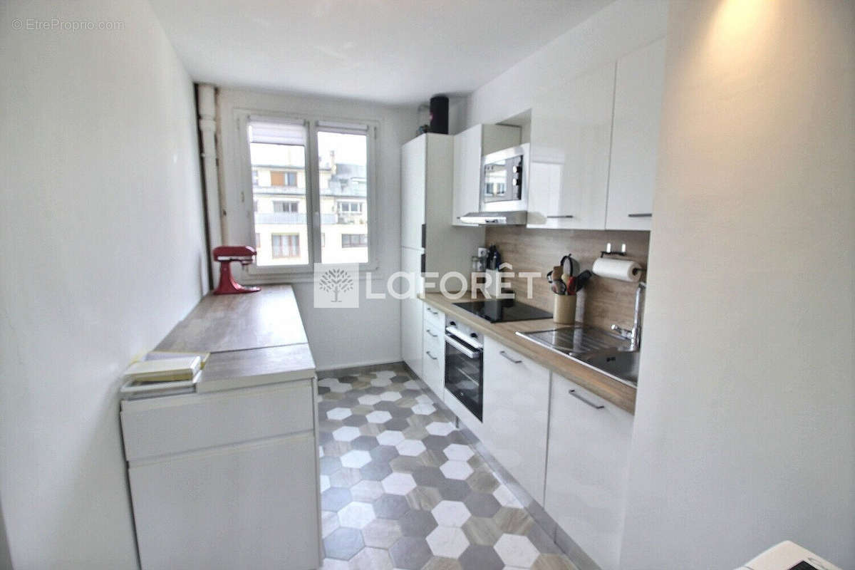 Appartement à COURBEVOIE