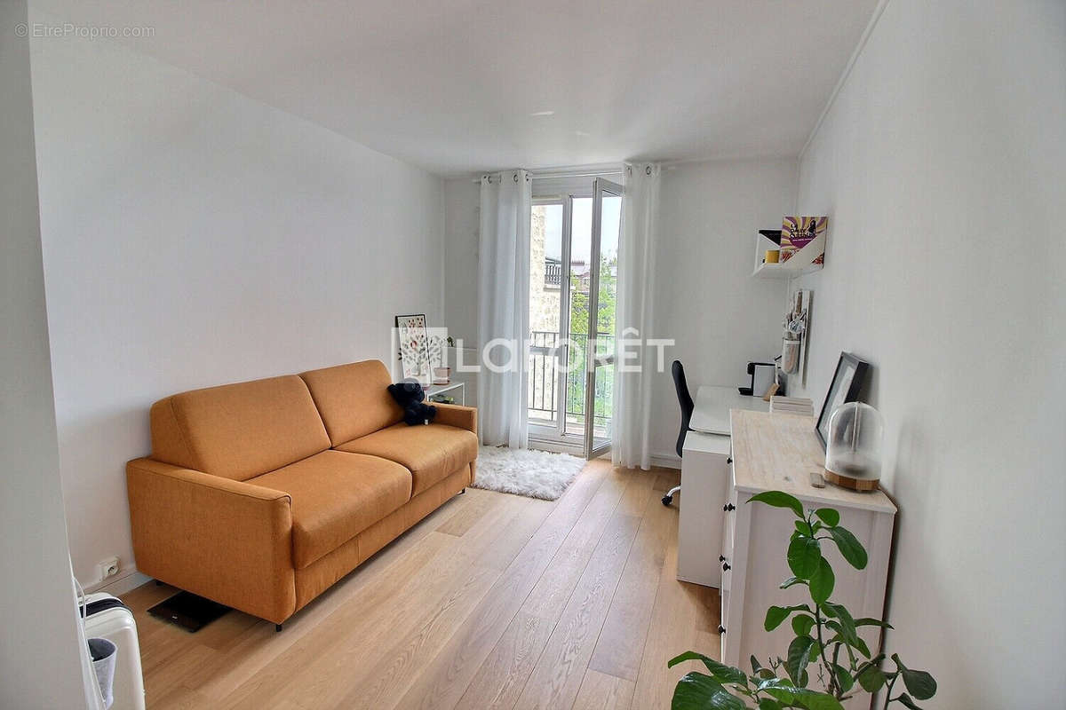 Appartement à COURBEVOIE