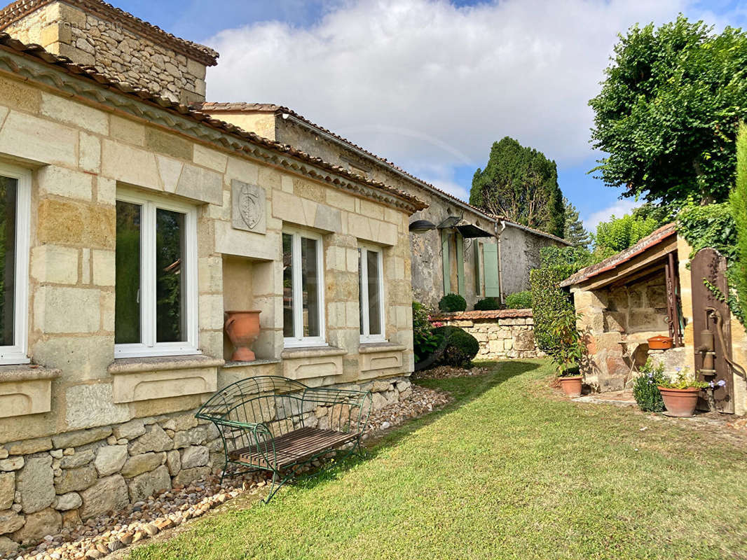 Maison à SAINT-EMILION