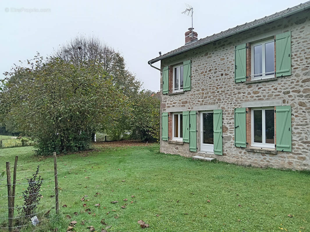 Maison à SAINT-JULIEN-LE-PETIT